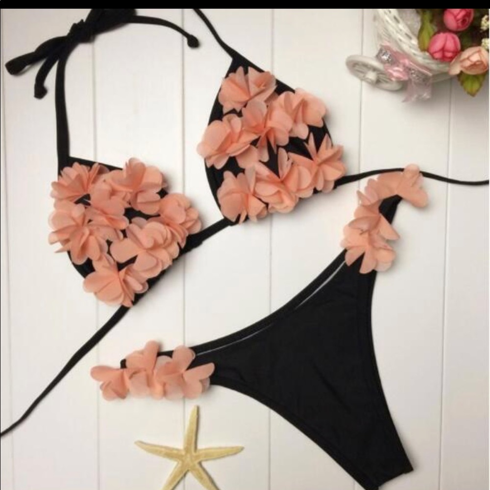 🎉  Two Piece Flower Mini Black Bikini